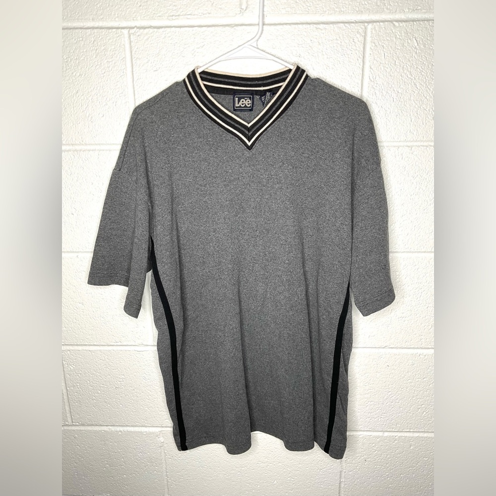 < Vintage Lee Men's Short Sleeve Gray Sweater Top >